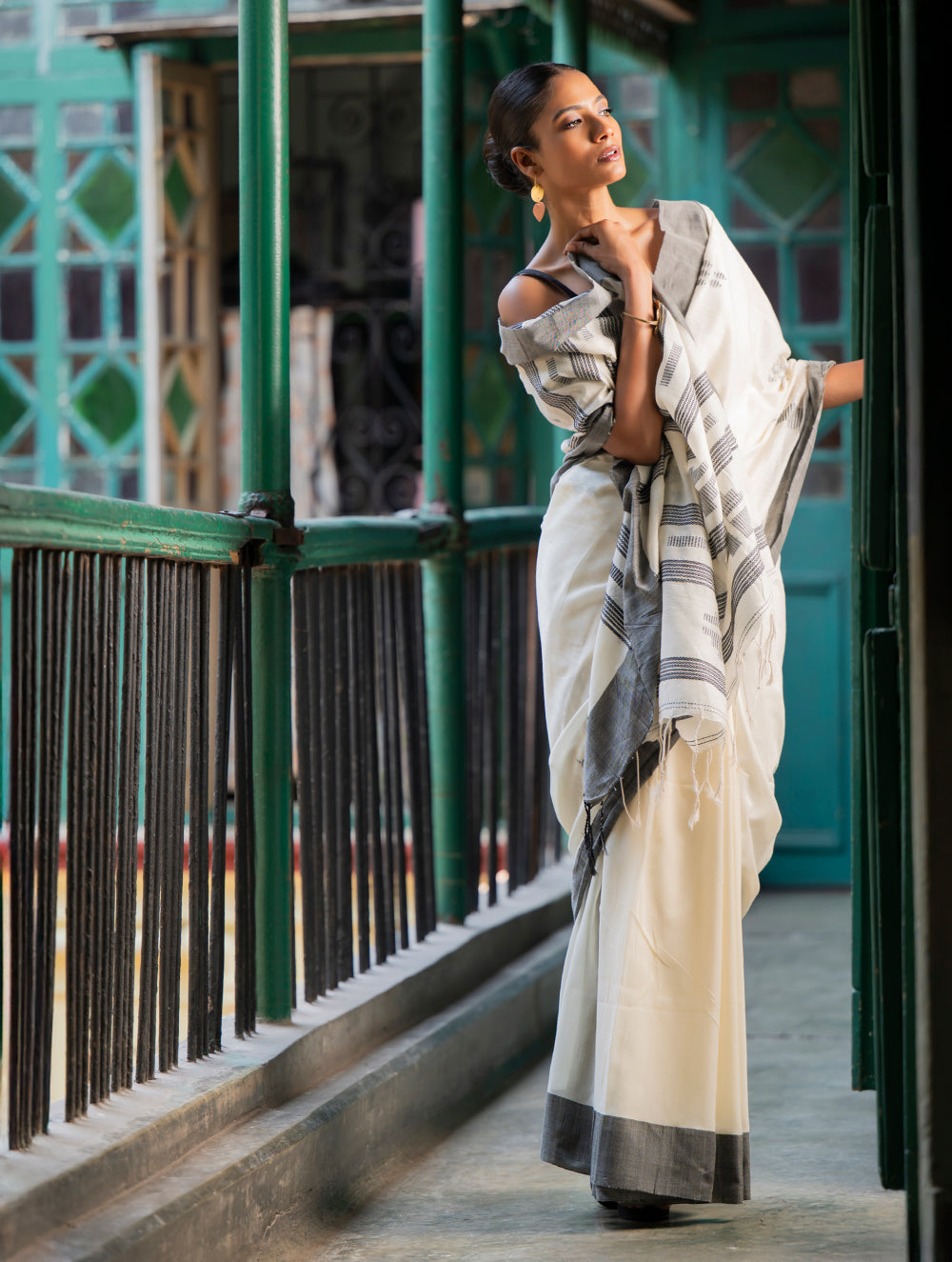 Soft & Light. Handwoven Bengal Cotton Saree - Cream Elegance