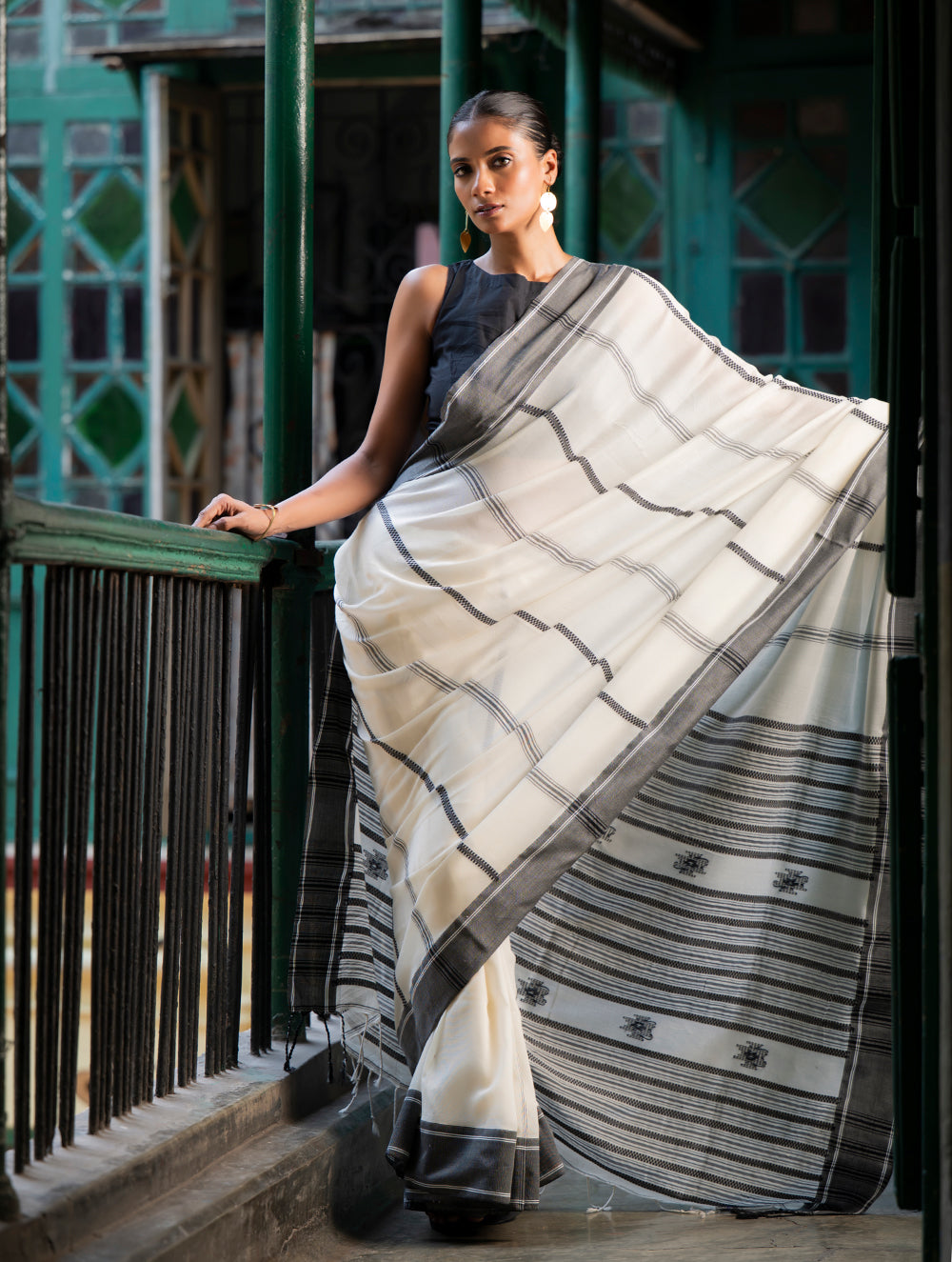 Soft & Light Handwoven Bengal Khadi Cotton Saree - Monochrome Moods
