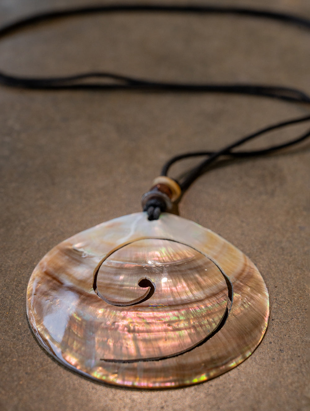 Load image into Gallery viewer, Spiral Seashell Necklace
