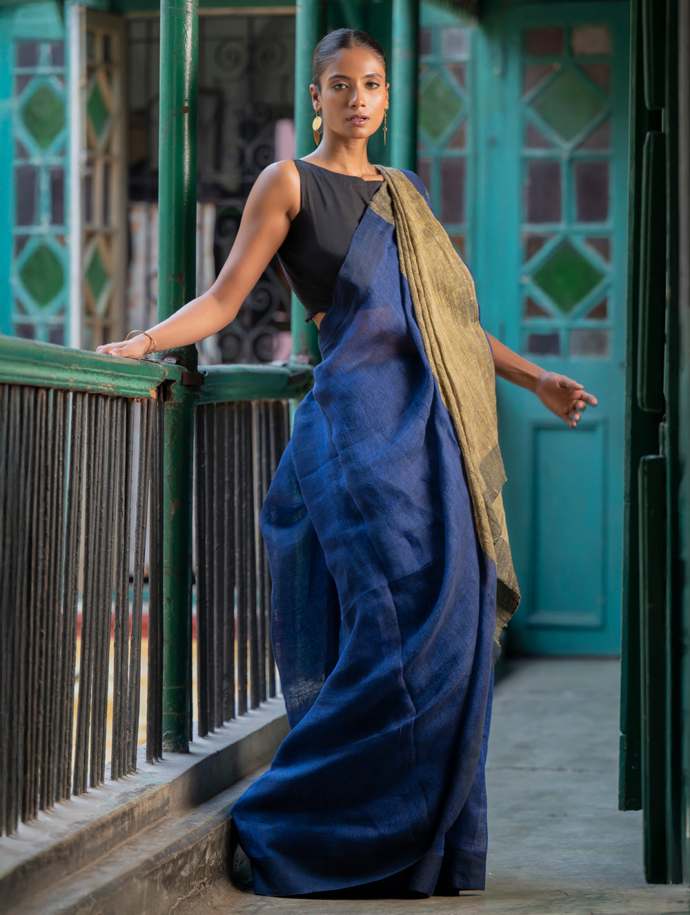 Stunning Elegance. Handwoven Bengal Linen Saree - Indigo Drape