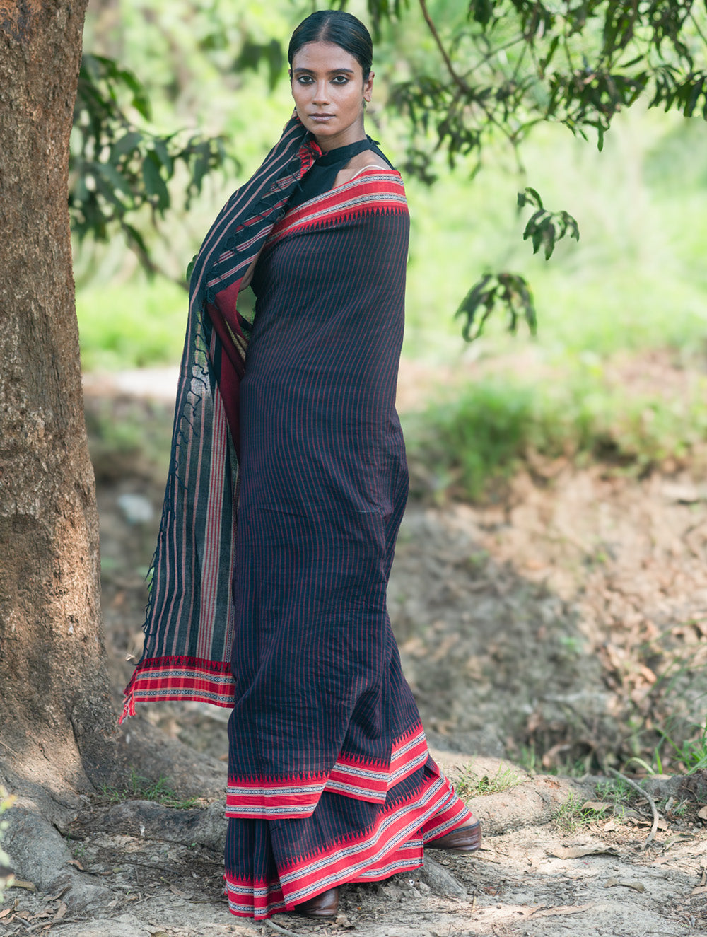 Bengal Weaves. Handwoven Soft Cotton Saree - Midnight Ember