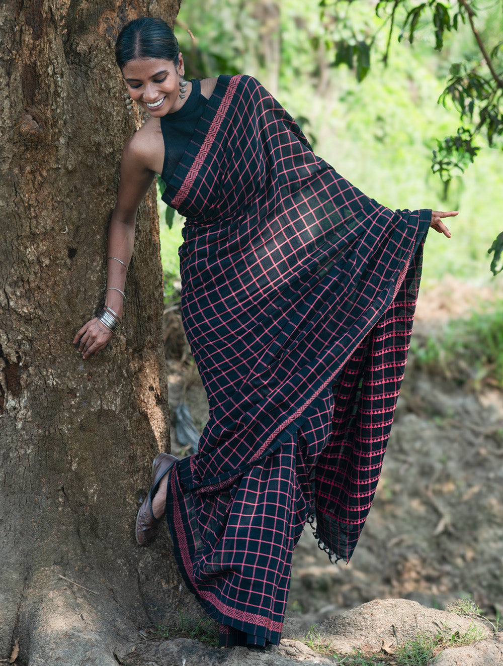 Bengal Weaves. Handwoven Soft Cotton Saree - Rose Grid