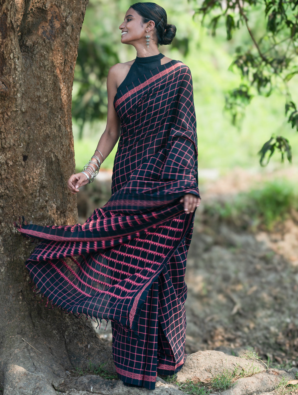 Bengal Weaves. Handwoven Soft Cotton Saree - Rose Grid