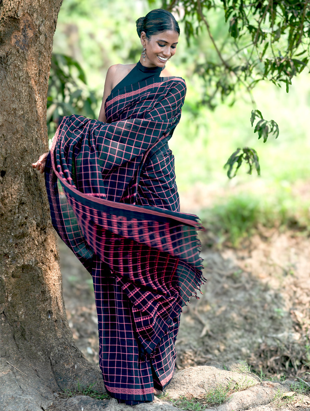 Bengal Weaves. Handwoven Soft Cotton Saree - Rose Grid