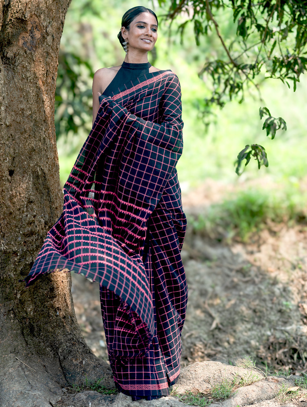 Bengal Weaves. Handwoven Soft Cotton Saree - Rose Grid