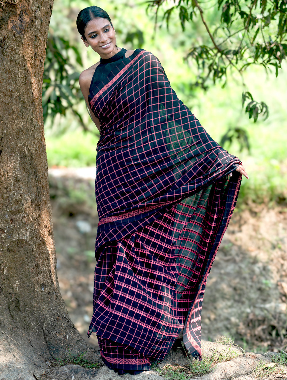 Bengal Weaves. Handwoven Soft Cotton Saree - Rose Grid