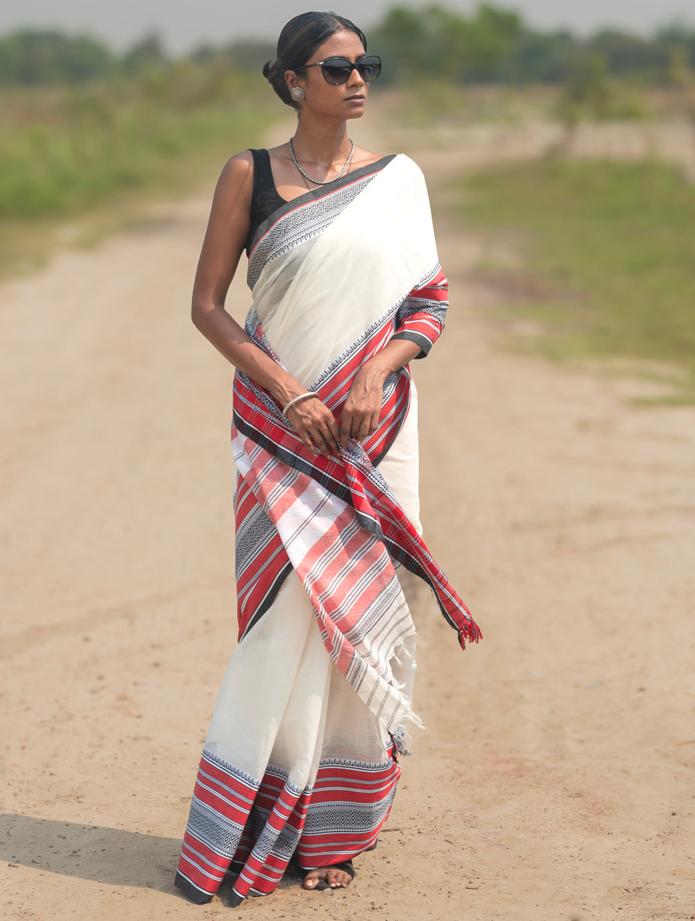 Bengal Weaves. Handwoven Soft Cotton Saree - Ivory Tartan
