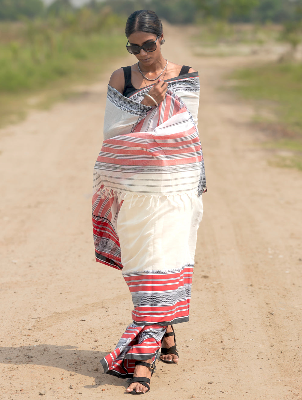 Bengal Weaves. Handwoven Soft Cotton Saree - Ivory Tartan