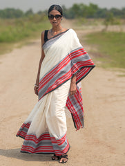 Bengal Weaves. Handwoven Soft Cotton Saree - Ivory Tartan