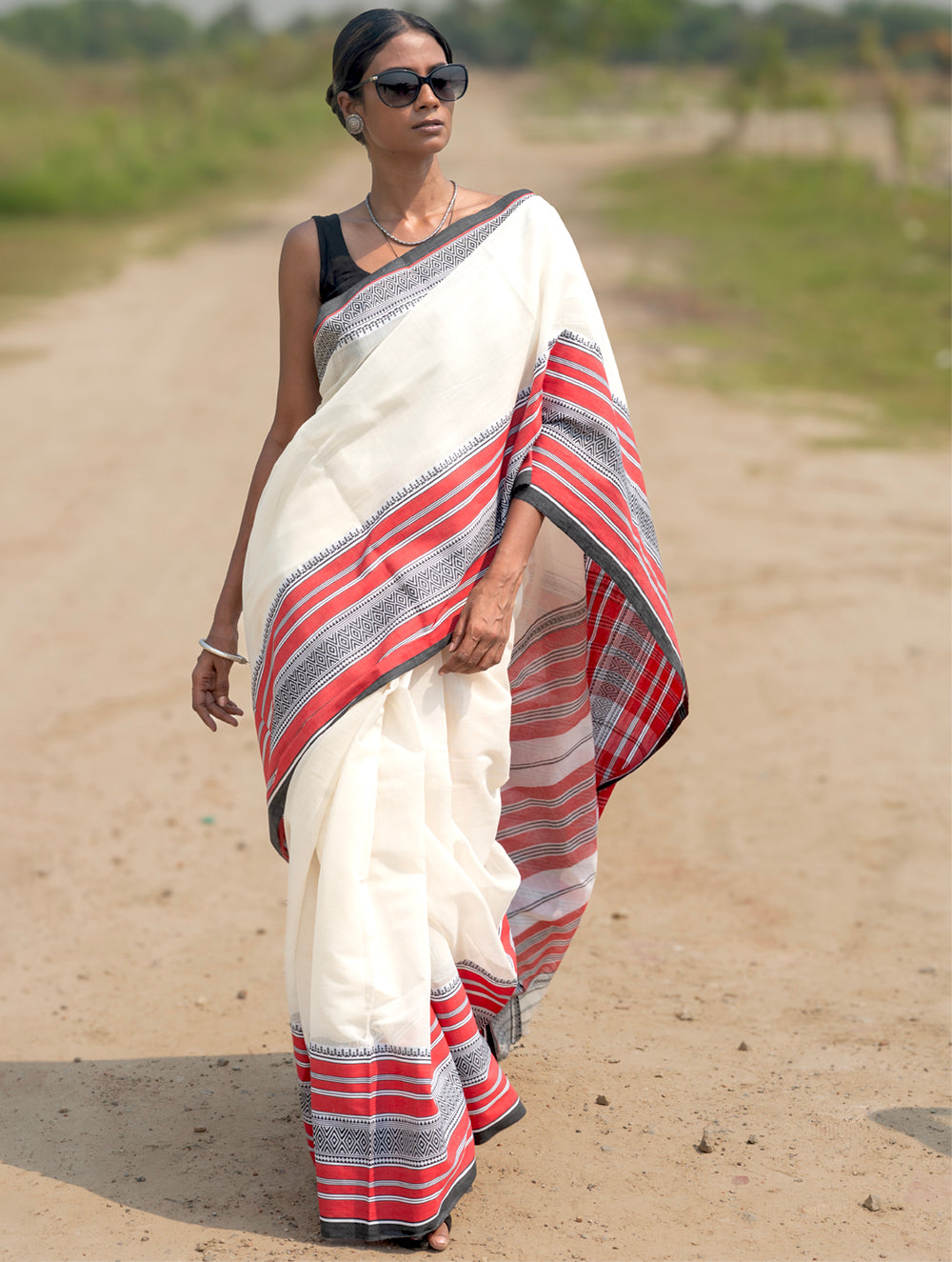 Bengal Weaves. Handwoven Soft Cotton Saree - Ivory Tartan