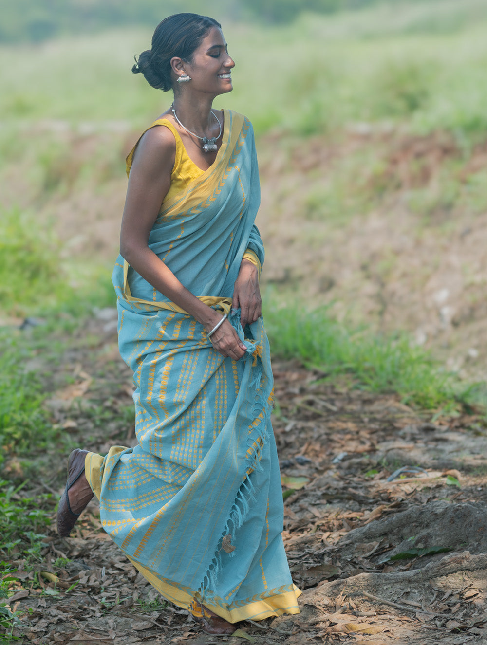 Bengal Weaves. Handwoven Soft Cotton Saree - Sky Harvest