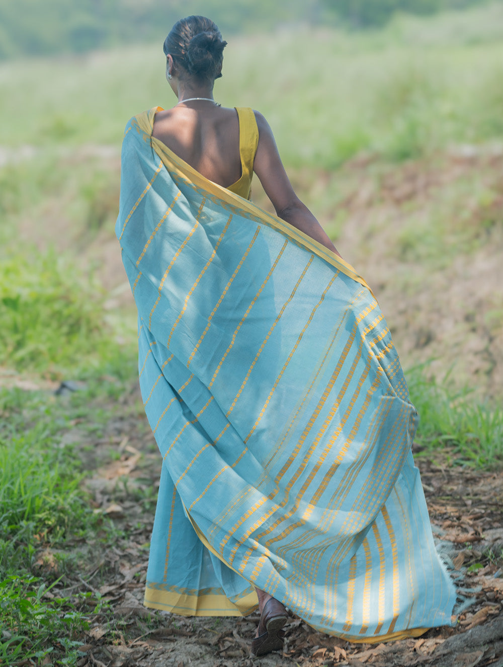 Bengal Weaves. Handwoven Soft Cotton Saree - Sky Harvest