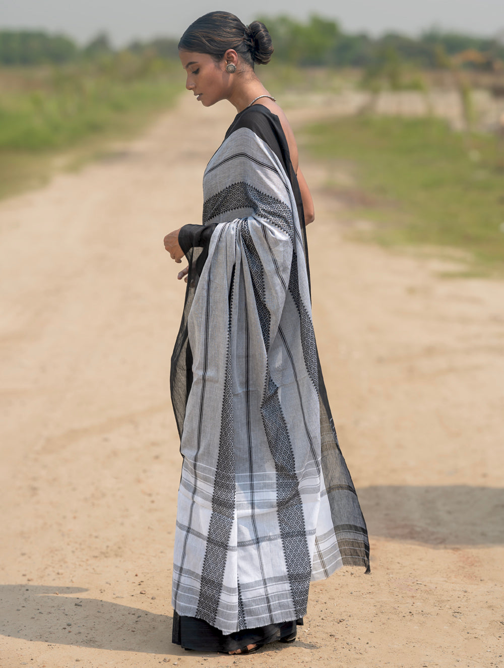 Bengal Weaves. Handwoven Cotton Saree - Chandrima
