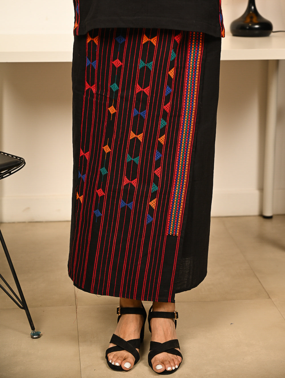Work Chic. Handwoven Kashida Pattu Wrap Set - Colours in Black