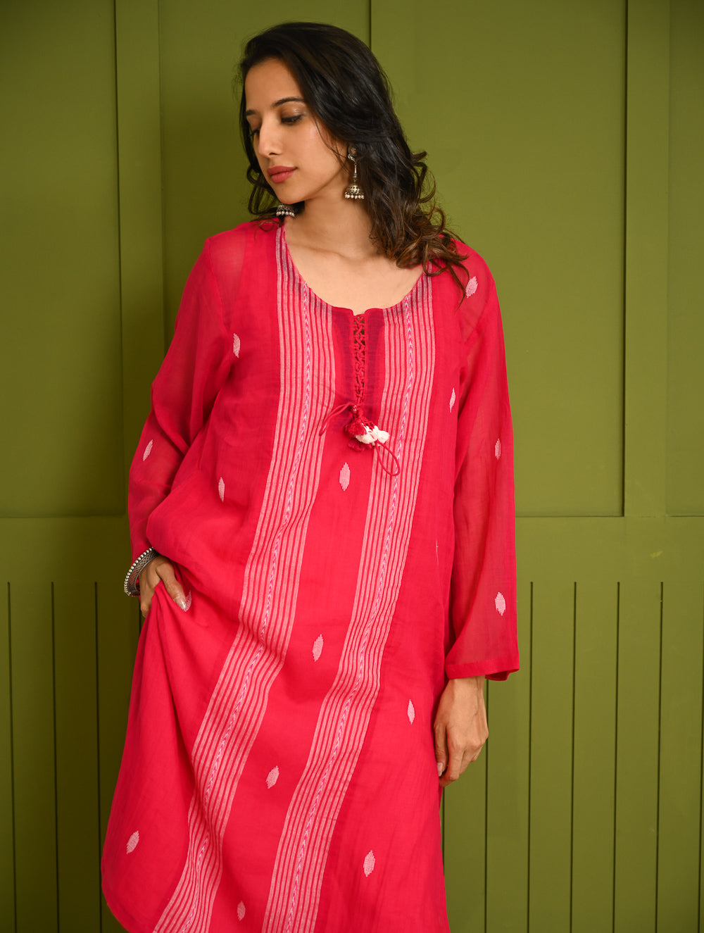 Ethnic Summers. Bengal Handwoven Jamdani Light & Soft Mul Cotton Loose Fit Kurta - Vibrant Pink
