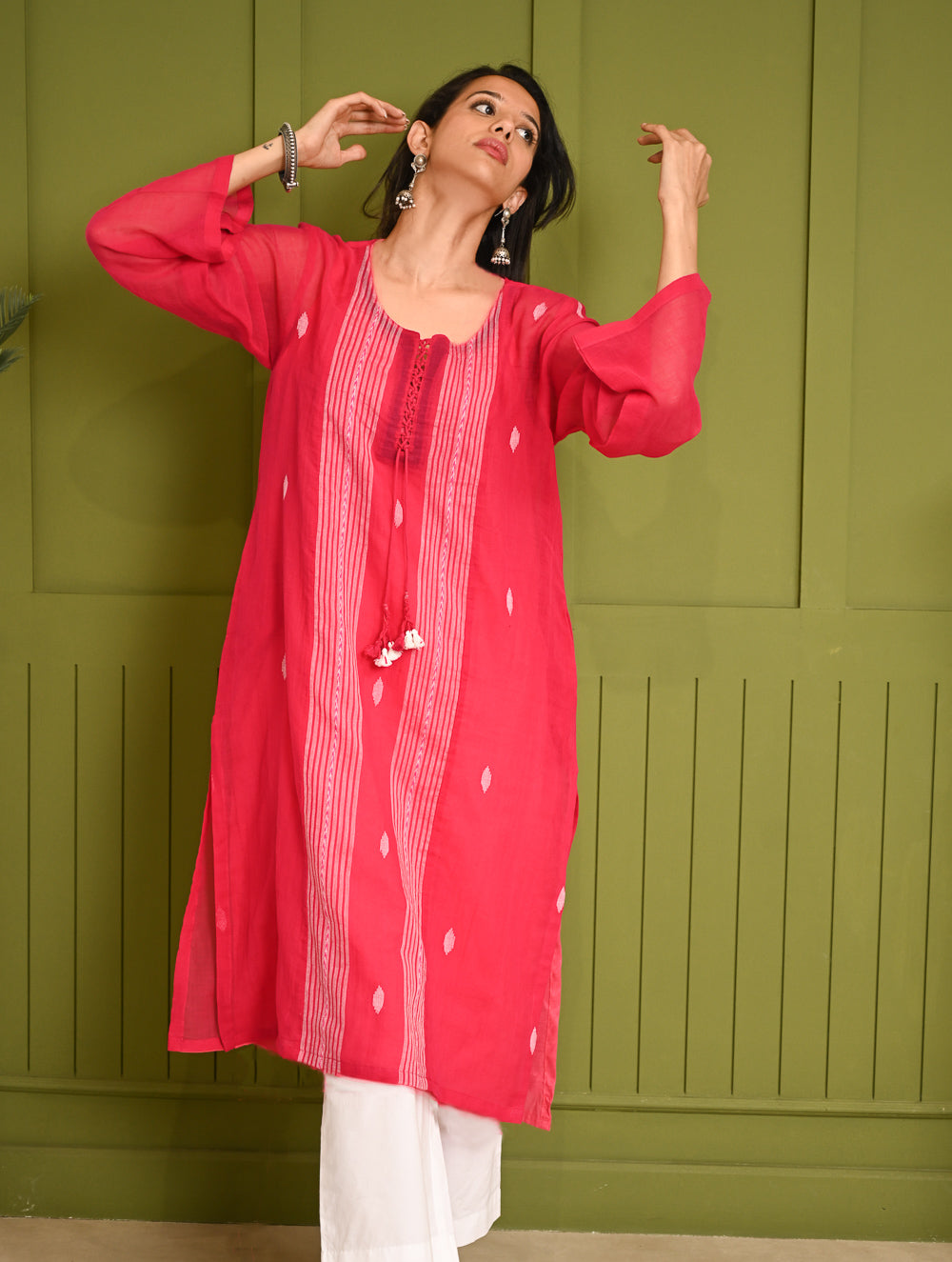 Ethnic Summers. Bengal Handwoven Jamdani Light & Soft Mul Cotton Loose Fit Kurta - Vibrant Pink