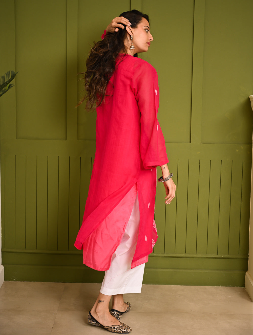 Ethnic Summers. Bengal Handwoven Jamdani Light & Soft Mul Cotton Loose Fit Kurta - Vibrant Pink