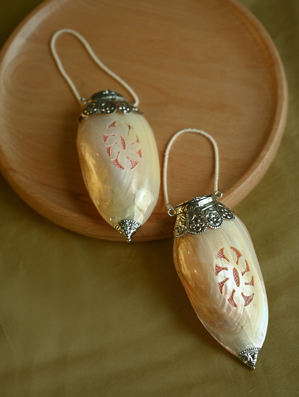 Shell Craft Wardrobe Aroma Sachet Holder - Pearl Reverie (Set of 2)