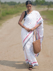 Bengal Weaves. Handwoven Soft Cotton Saree - Ivory Grid