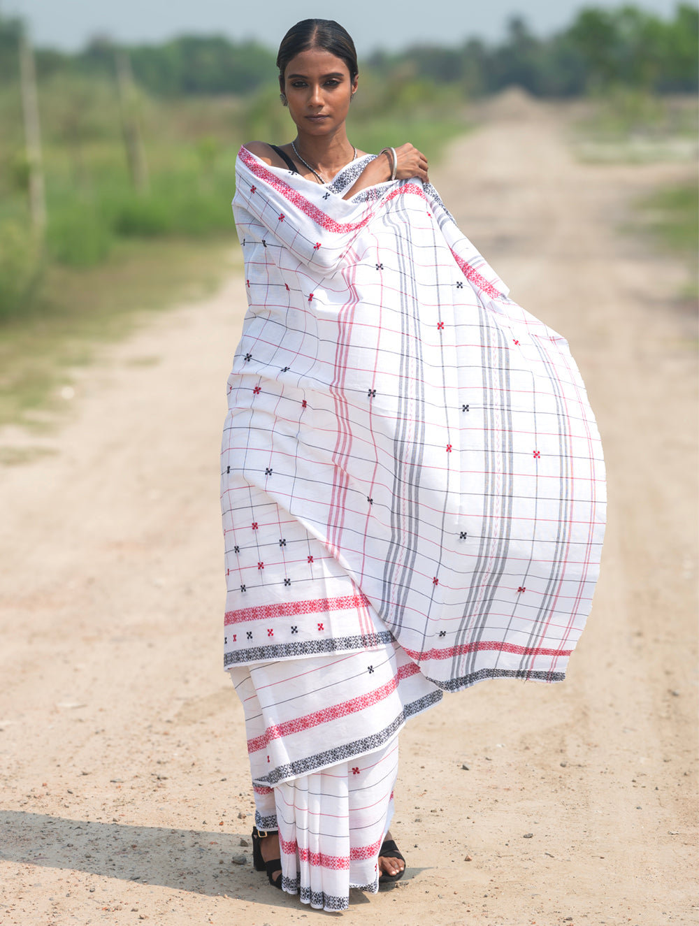 Bengal Weaves. Handwoven Soft Cotton Saree - Ivory Grid