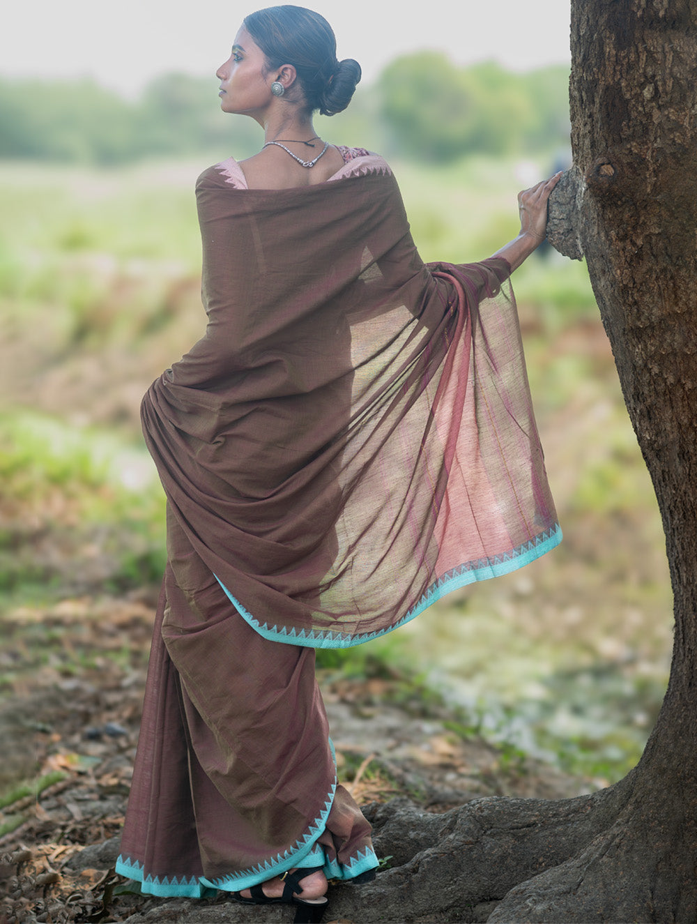 Bengal Weaves. Handwoven Soft Cotton Saree - Cocoa Breeze