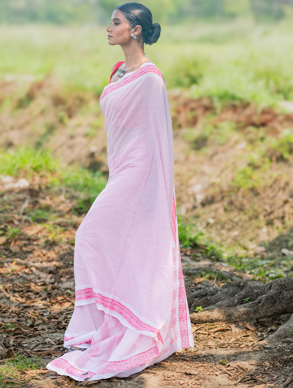 Bengal Weaves. Handwoven Soft Cotton Saree - Rose Grids