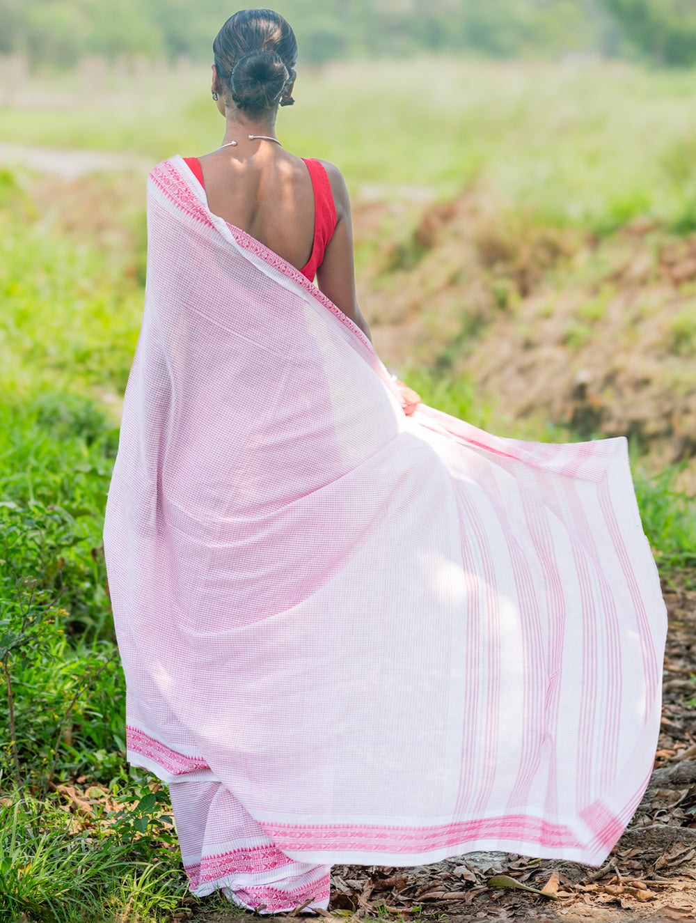 Bengal Weaves. Handwoven Soft Cotton Saree - Rose Grids
