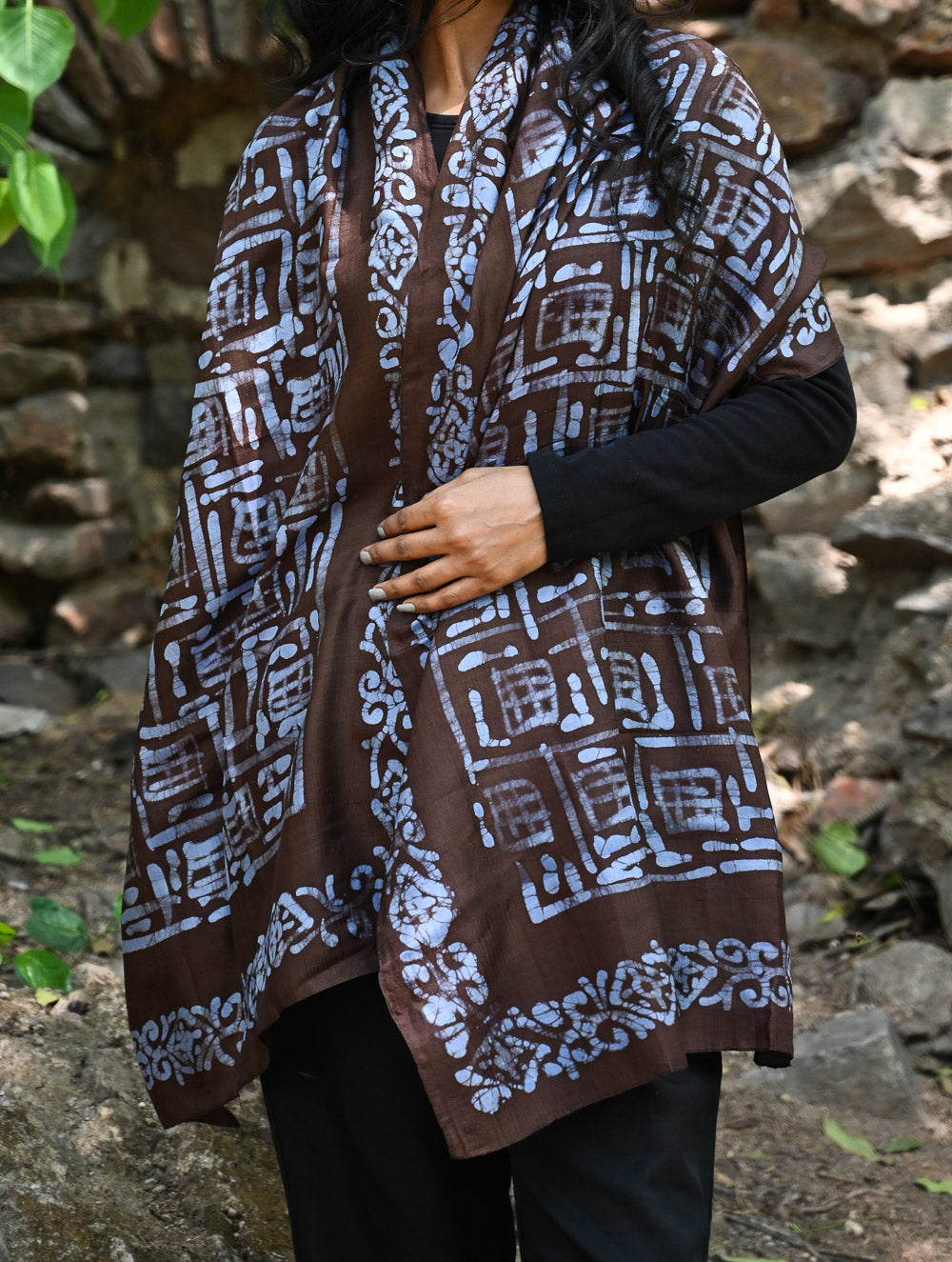 Light & Elegant. Handcrafted Silk Batik Stole - Cerulean Glyph