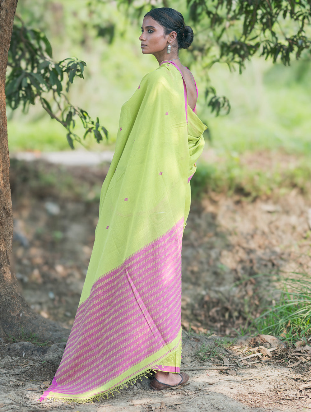 Bengal Weaves. Handwoven Soft Mul Cotton Saree - Pink Parrot