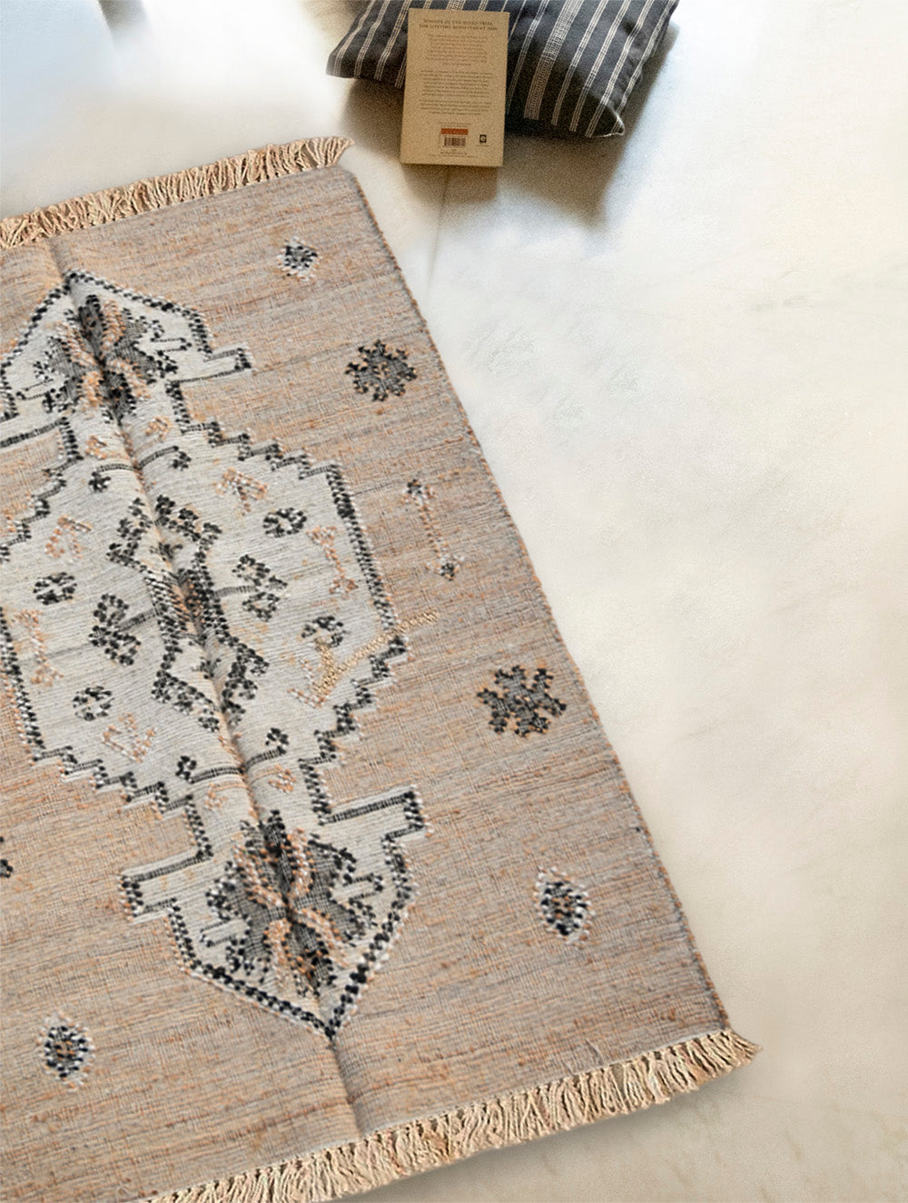 Exclusive Handmade Jute Mirzapur Dhurrie Rug - Ivory Medallion