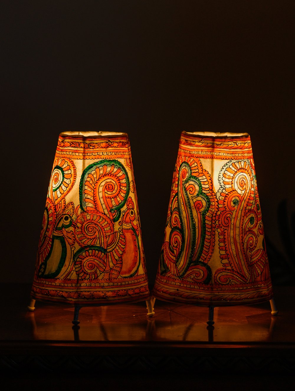 Load image into Gallery viewer, Andhra Leather Craft Lamp Shade, Small (9&quot; x 6&quot;/ Set of 2) - Peacocks