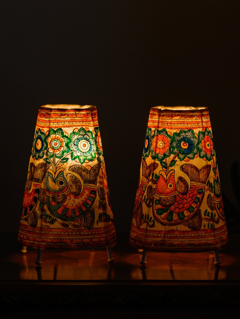 Load image into Gallery viewer, Andhra Leather Craft Lamp Shade, Small (9&quot;x 6&quot;/ Set of 2) - Fish