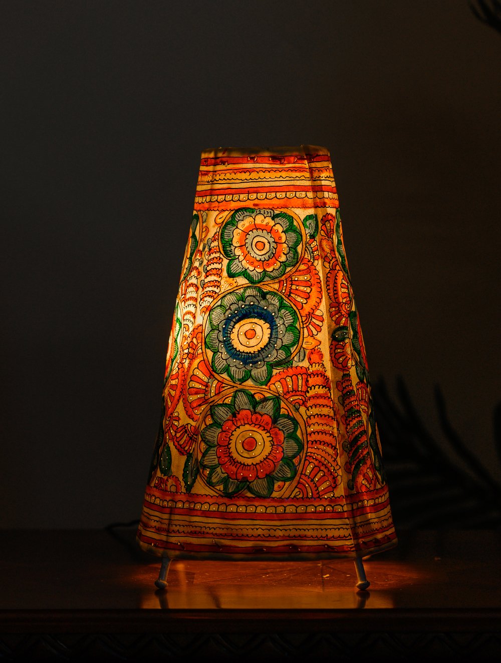 Load image into Gallery viewer, Andhra Leather Craft Table Lamp Shade, Medium (13&quot;x 8&quot;) - Flora