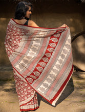 Load image into Gallery viewer, Exclusive Bagh Hand Block Printed Cotton Saree - Floral Medley