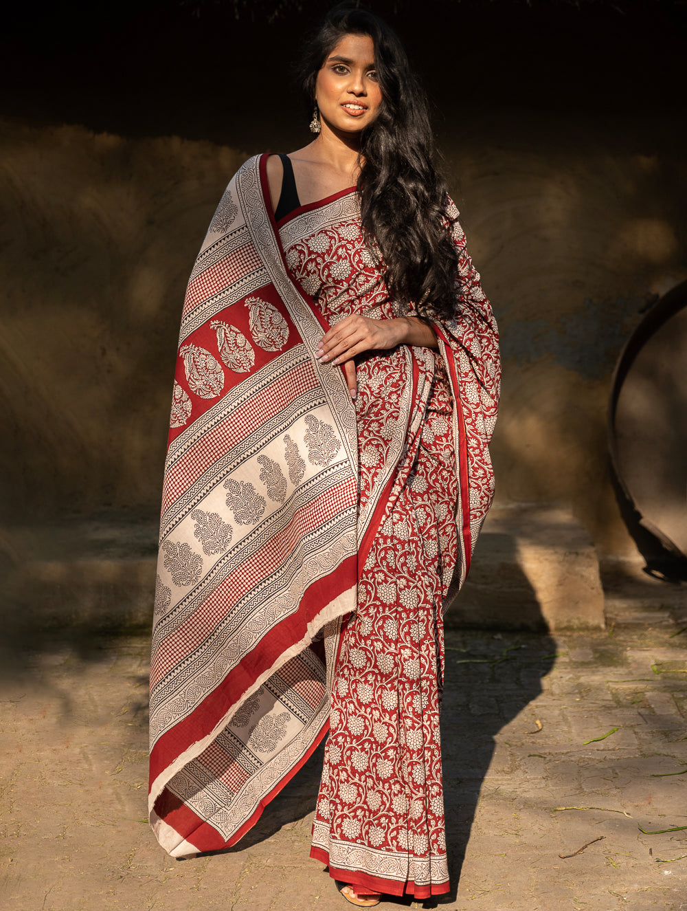 Load image into Gallery viewer, Exclusive Bagh Hand Block Printed Cotton Saree - Floral Medley