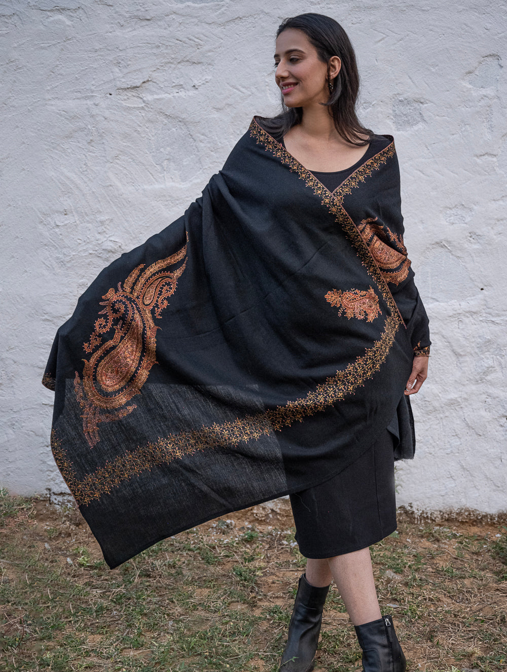 Load image into Gallery viewer, Exclusive, Fine Hand Embroidered Kashmiri Shawl - Black Paisleys
