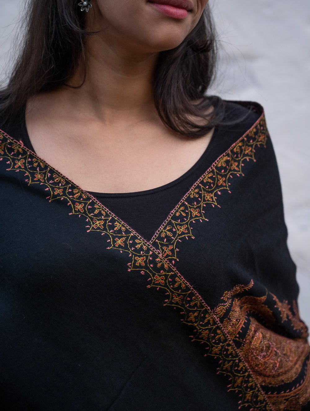 Load image into Gallery viewer, Exclusive, Fine Hand Embroidered Kashmiri Shawl - Black Paisleys