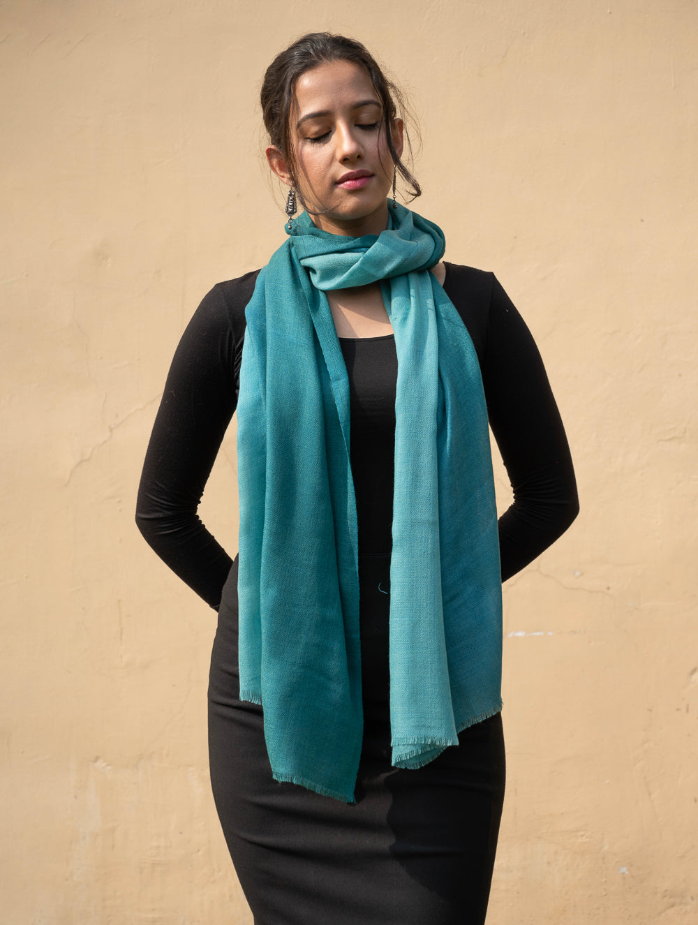 Load image into Gallery viewer, Fine, Soft Kashmiri Ombre Wool Stole - Shaded Turquoise 
