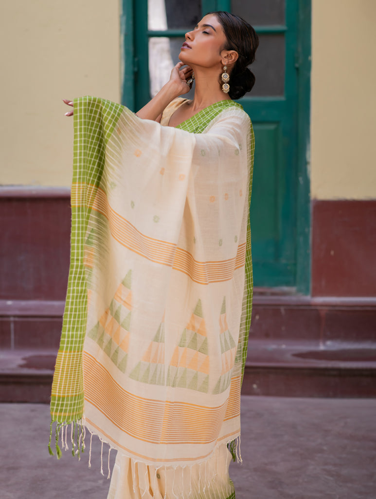 Handwoven Elegance. Bengal Khadi Cotton Saree 