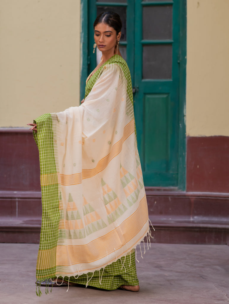 Handwoven Elegance. Bengal Khadi Cotton Saree 