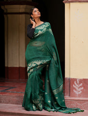 Handwoven Elegance. Exclusive Linen Jamdani Saree - Emerald Beauty
