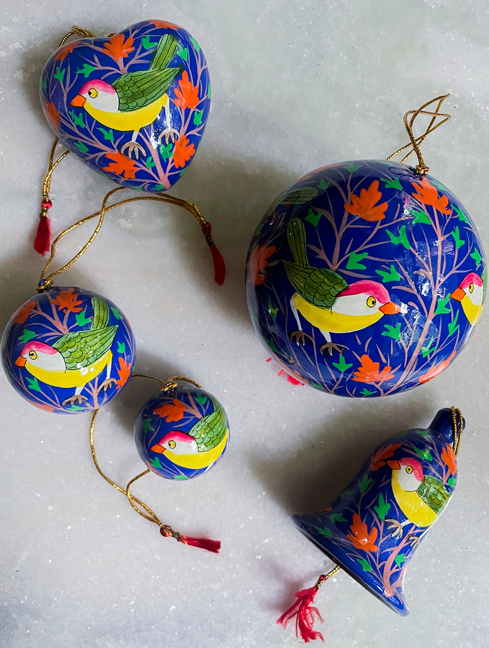 Load image into Gallery viewer, Kashmiri Art Xmas Decorations - Set of 5 (4 Baubles, 1 Bell)