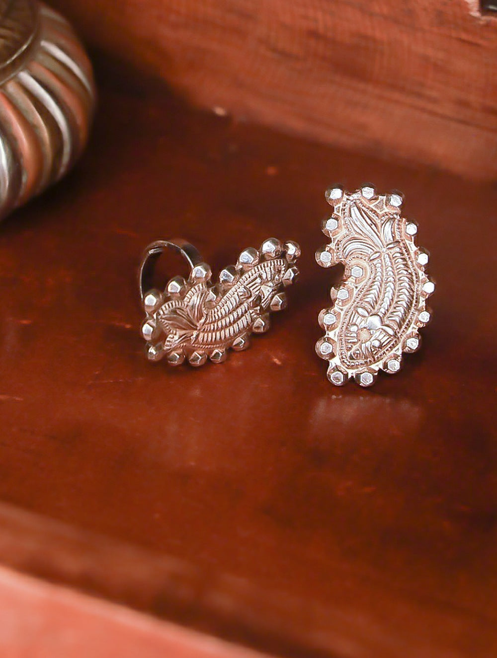 Load image into Gallery viewer, Pure Silver  Traditional Maharashtrian Masoli Toe Rings - (Set of 2)