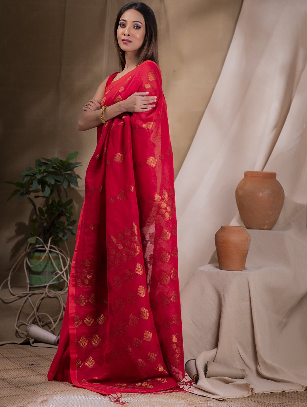Stunning Beauty. Pure Linen Handwoven Jamdani Saree - Vibrant Red & Gold (With Blouse Piece)