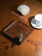 Load image into Gallery viewer, Wood &amp; Dhokra Craft Small Platter With Dhokra Bird - Square