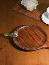 Load image into Gallery viewer, Wood &amp; Dhokra Craft Tray / Cheese Board with Dhokra Bird - Round