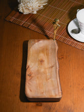 Load image into Gallery viewer, Wood &amp; Dhokra Craft Tray / Cheese Platter with Dhokra Man 