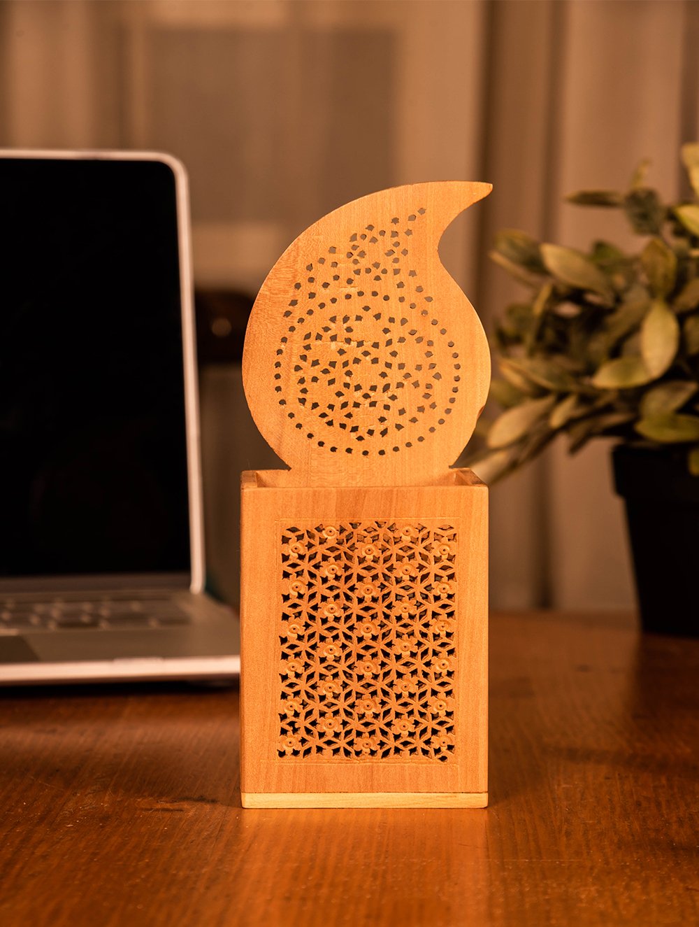 Load image into Gallery viewer, Wooden Jaali Paisley Pen Stand