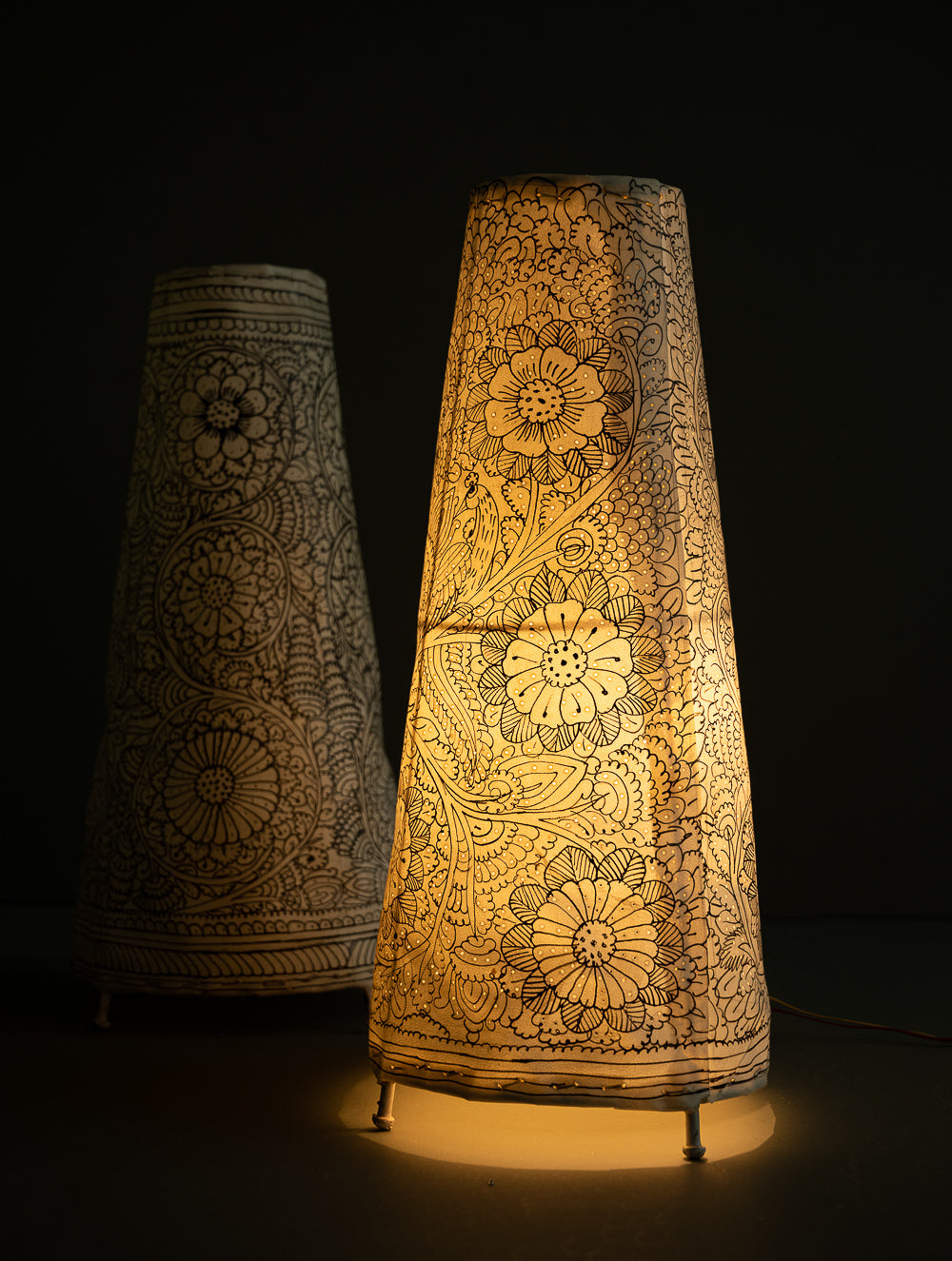 Load image into Gallery viewer, Andhra Leather Craft Lamp Shade - Three Blooms