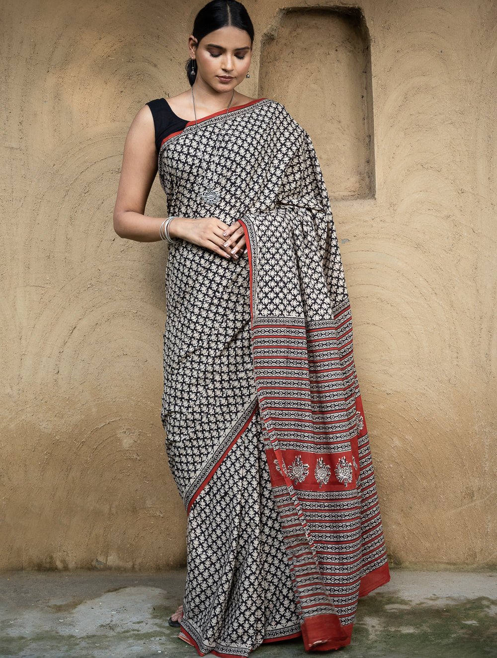 Classic Appeal. Bagru Hand Block Printed Mul Cotton Saree - Black Leaf